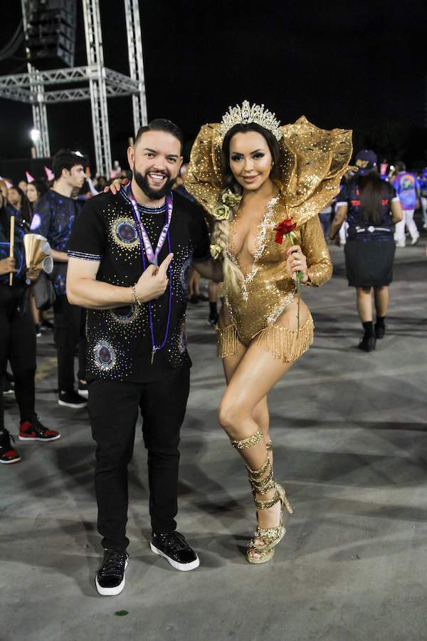 Rainha De Bateria Ana Beatriz Godoi Se Veste De Rosa Para Ensaio E