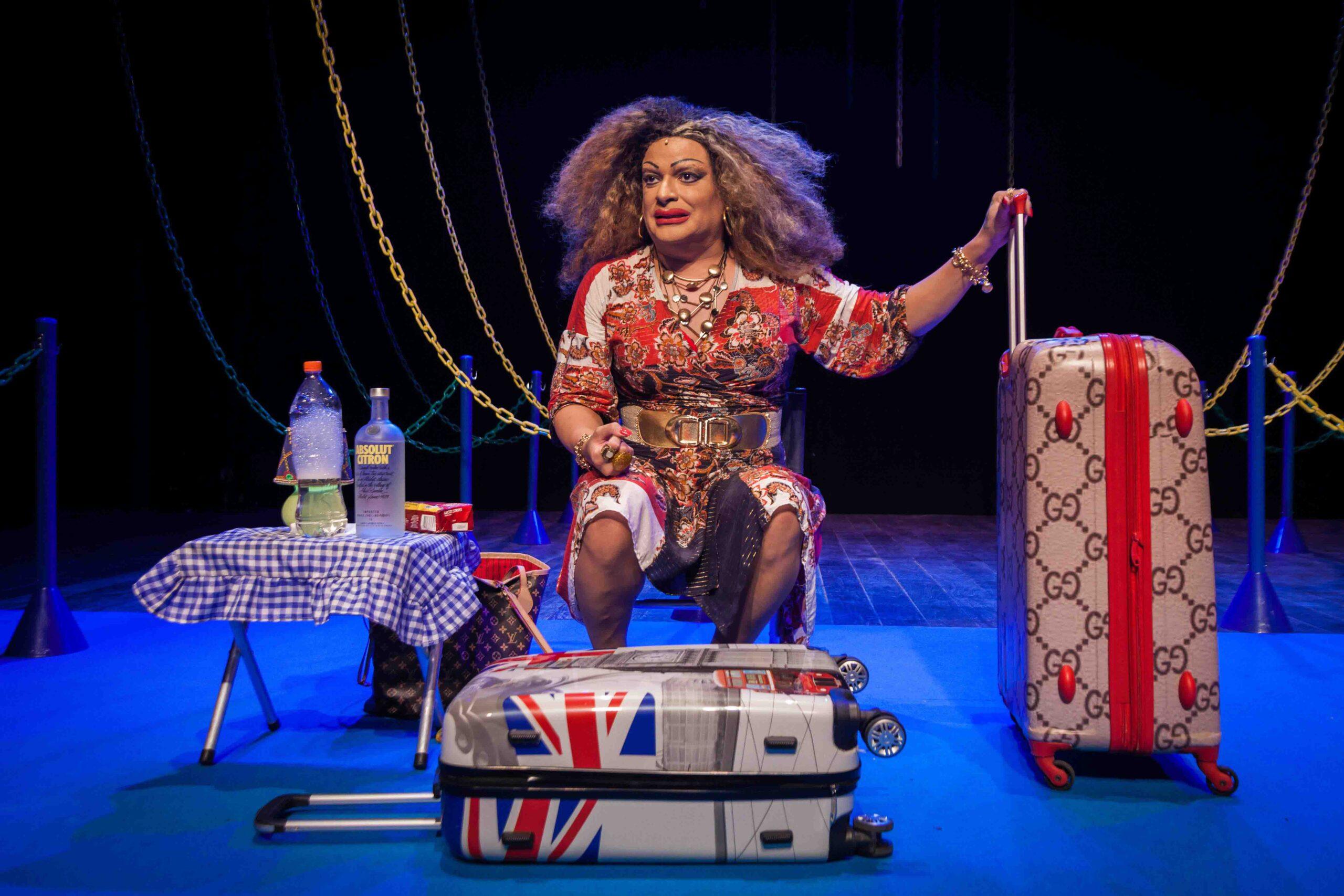 Suzy Brasil faz sessão especial de “BYE BYE BANGU” em comemoração pela conquista do Prêmio do Humor