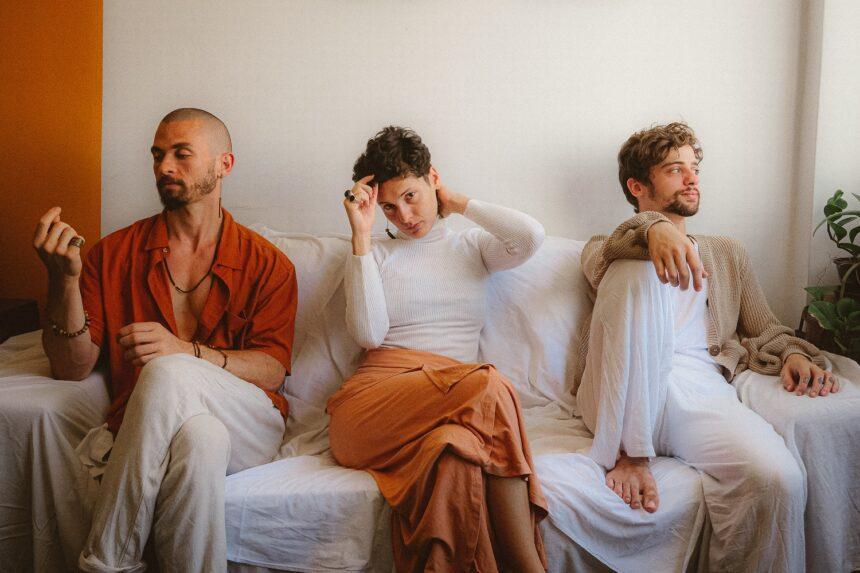 Chorou Bebel lança álbum de estreia