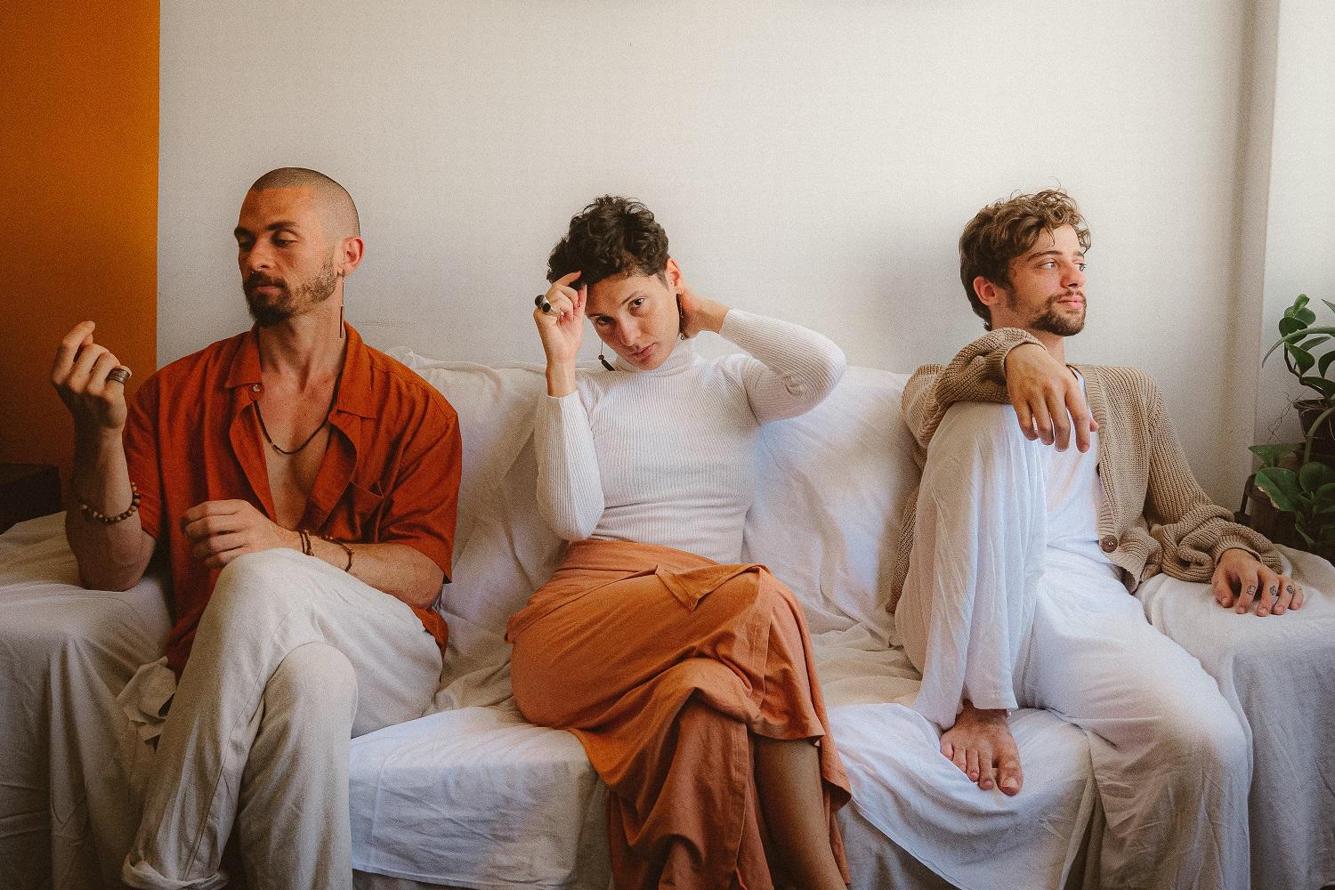 Chorou Bebel lança álbum de estreia