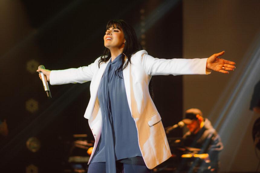 Fenômeno da música gospel Fernanda Brum lança novo álbum de inéditas
