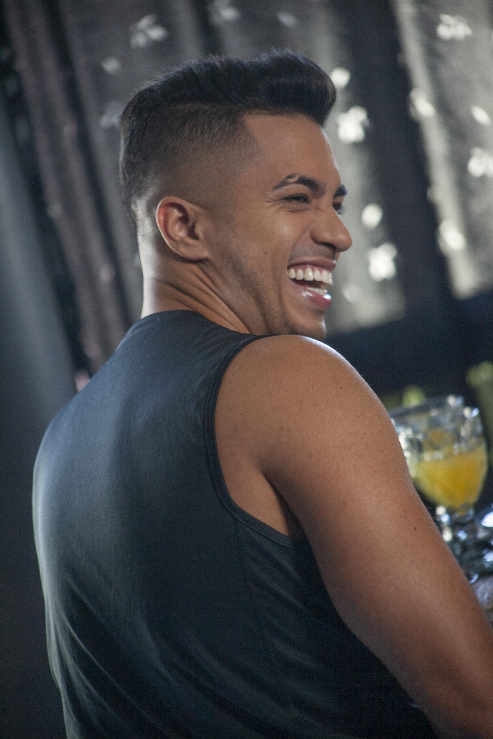 Sertanejo Raffa Augusto lança “Falsas Promessas”