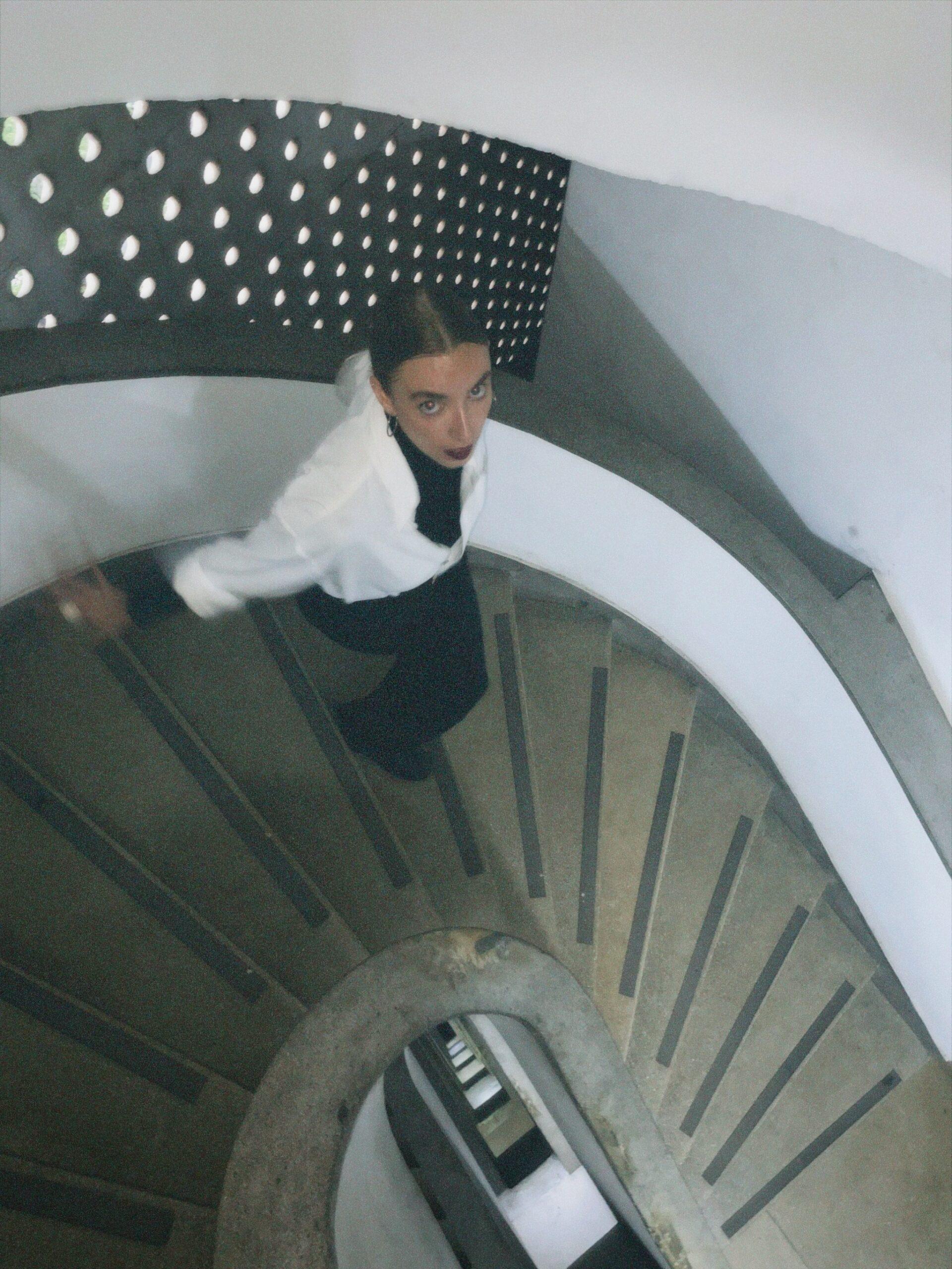 Jasmin Godoy, holandesa radicada no Brasil, lança “Honestly”