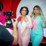 As meninas do Papo de Pijama roubaram a cena na entrega do Prêmio do Mercado Erótico