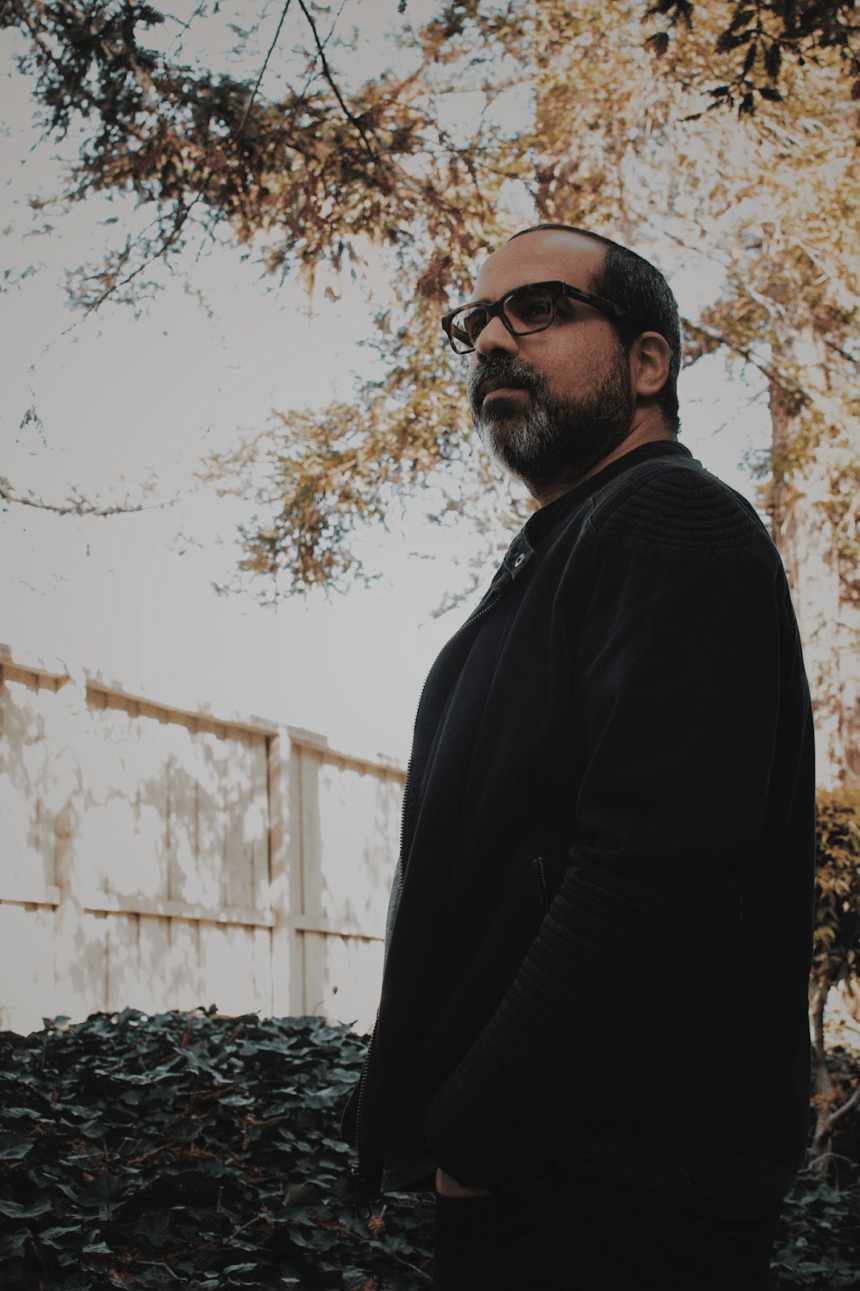 Liberdade ou solidão? Bruno Leo reflete sobre apreciar a própria companhia em seu novo single, Sombra do Contraste