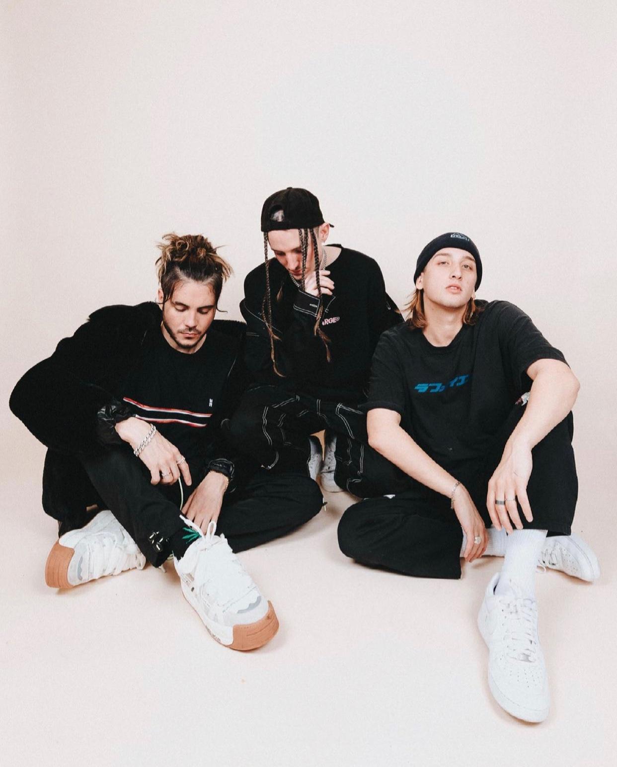 Chase Atlantic, trio australiano, está em turnê pelo Brasil