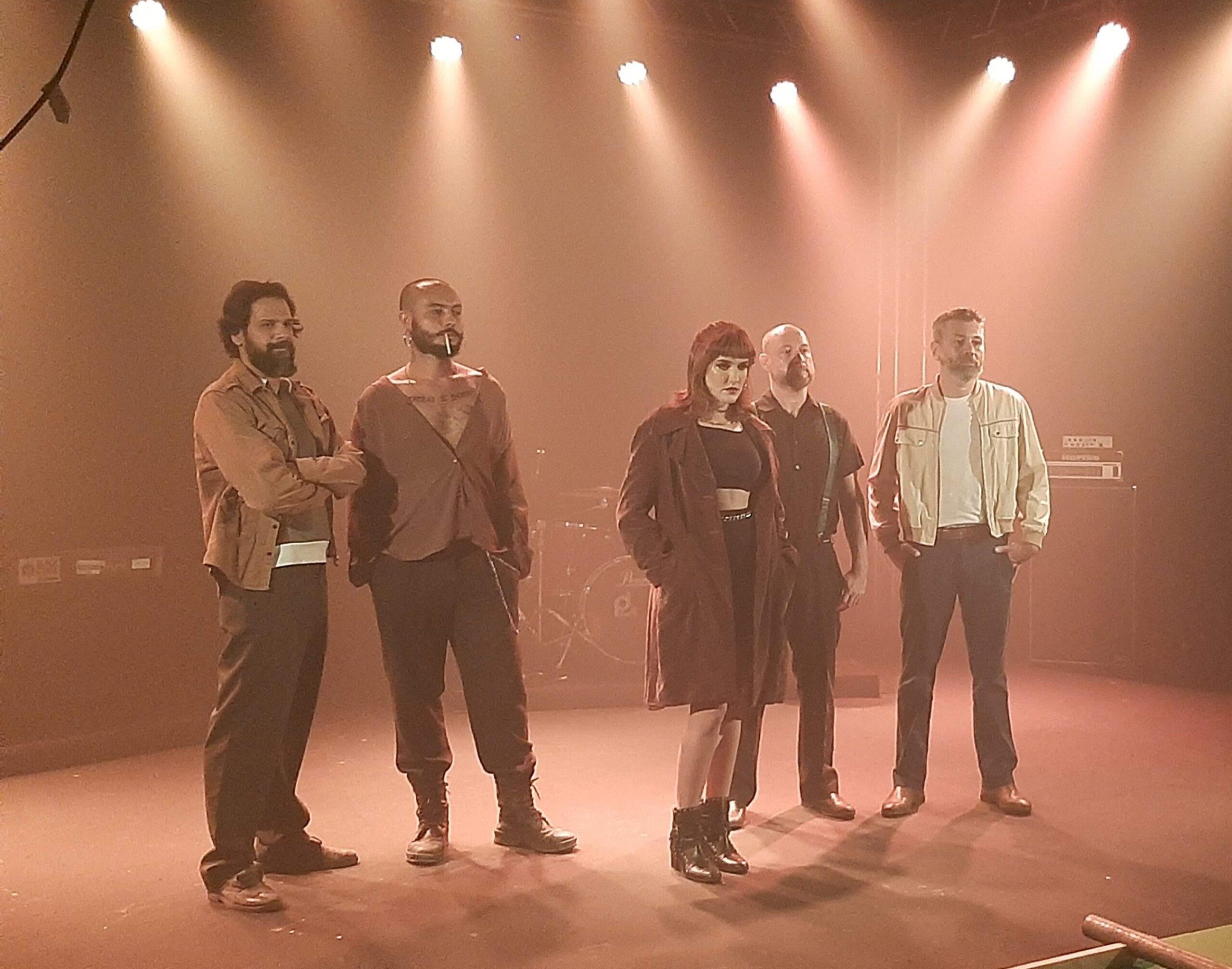 Com influência vintage, Ilegais de Casa Amarela abordam hipocrisia em single de estreia “Meias Verdades”