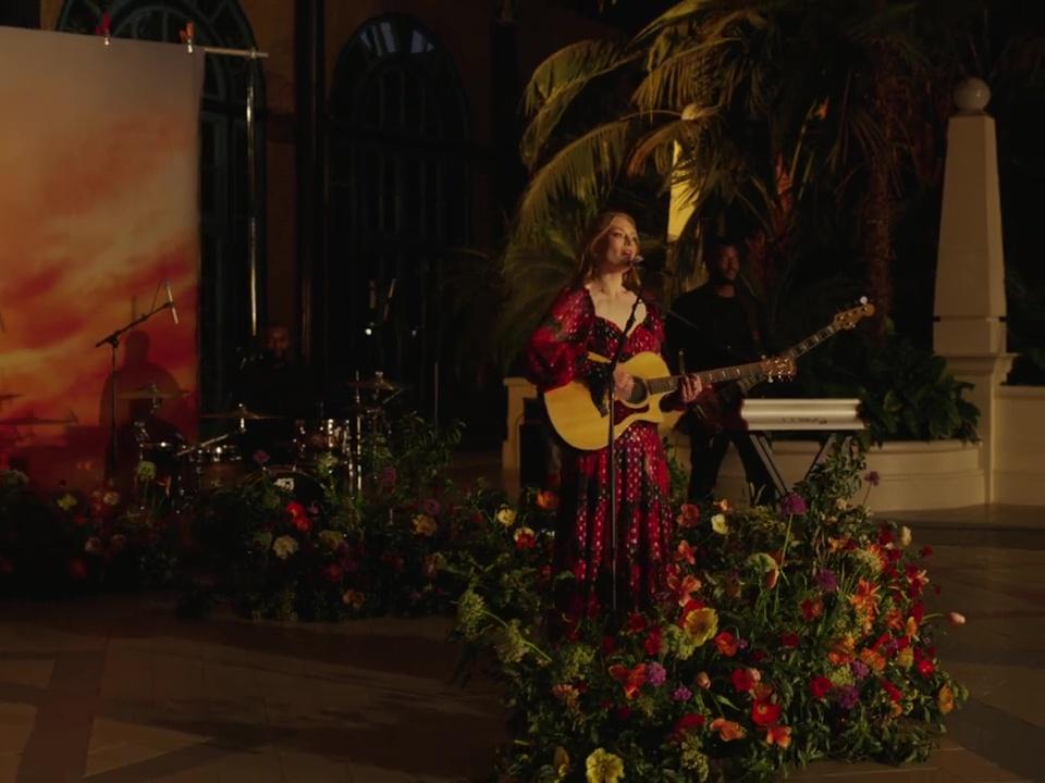 Freya Ridings lança vídeo de “Blood Orange” ao vivo