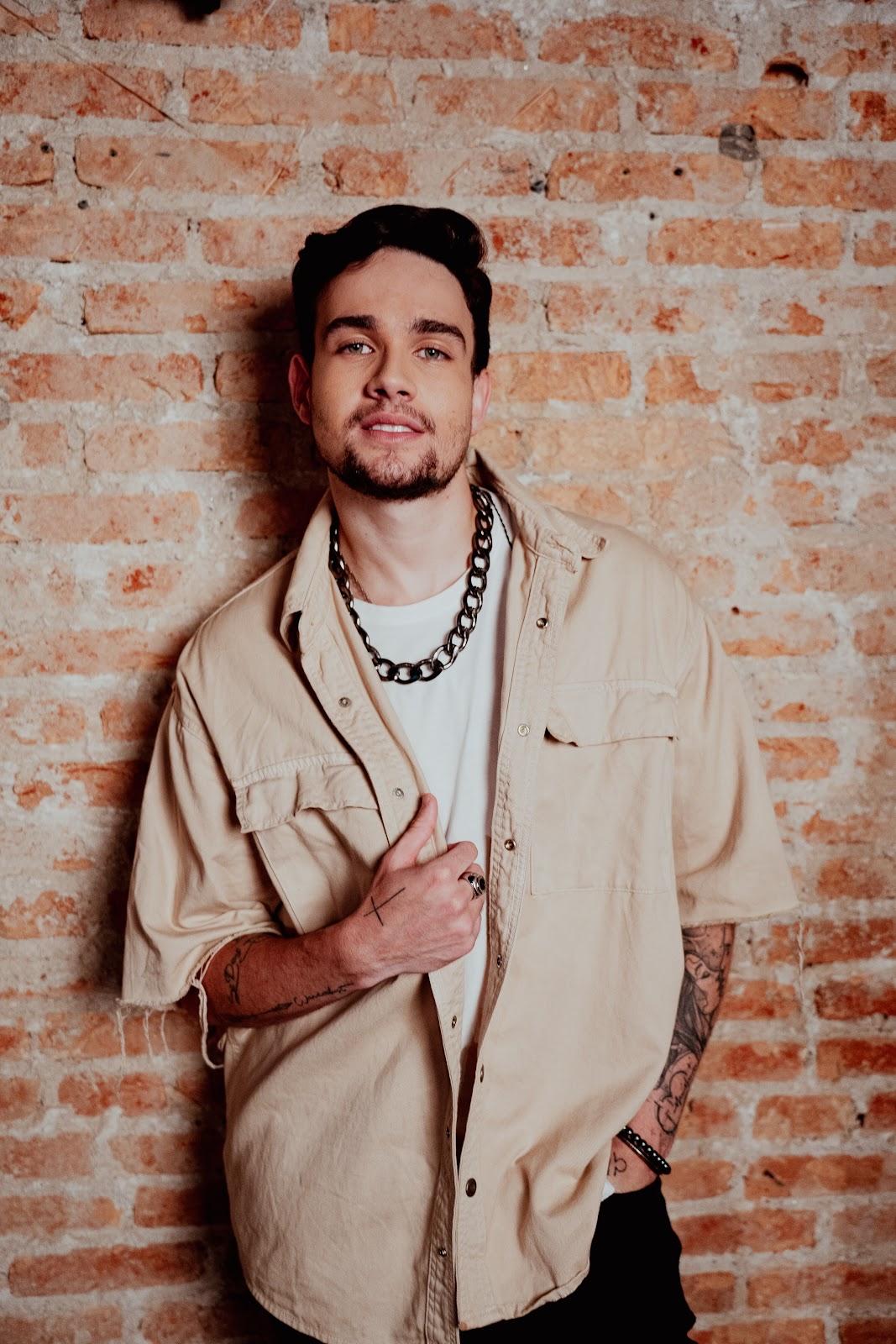 Rafa Almeida reúne suas grandes influências no EP “Inspirações Vol.1”