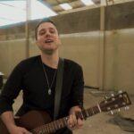 Luca Latorre antecipa EP com single acústico e clipe “Já Te Amo”