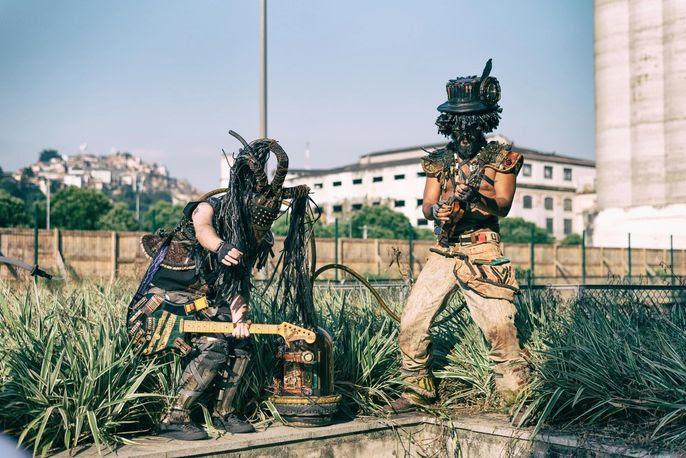 Do estrondo punk ao samba de asfalto, Magma Velvo, surge na cena carioca como uma fagulha criativa necessária