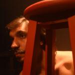 Baseado na obra de Eduardo Galeano, “Passarinho” chega ao Teatro Café Pequeno com apresentações gratuitas