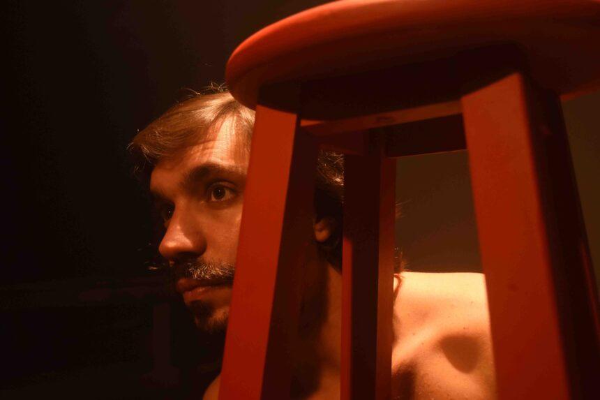 Obra de Eduardo Galeano ganha peça com entrada gratuita no Teatrinho do Nós do Morro, no Vidigal