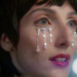 Clarice Falcão lança single e clipe “Chorar na Boate”