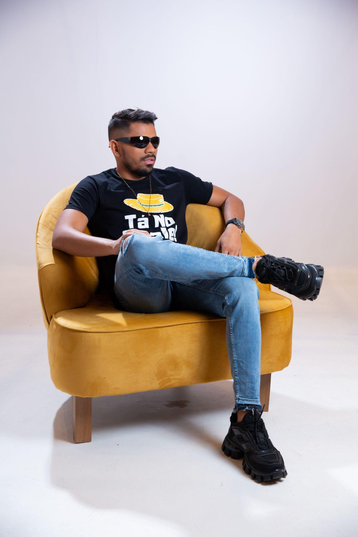 Evoney Fernandes, o ‘pai da seresta’, lança “Atira Covardo”, seu novo EP para o São João