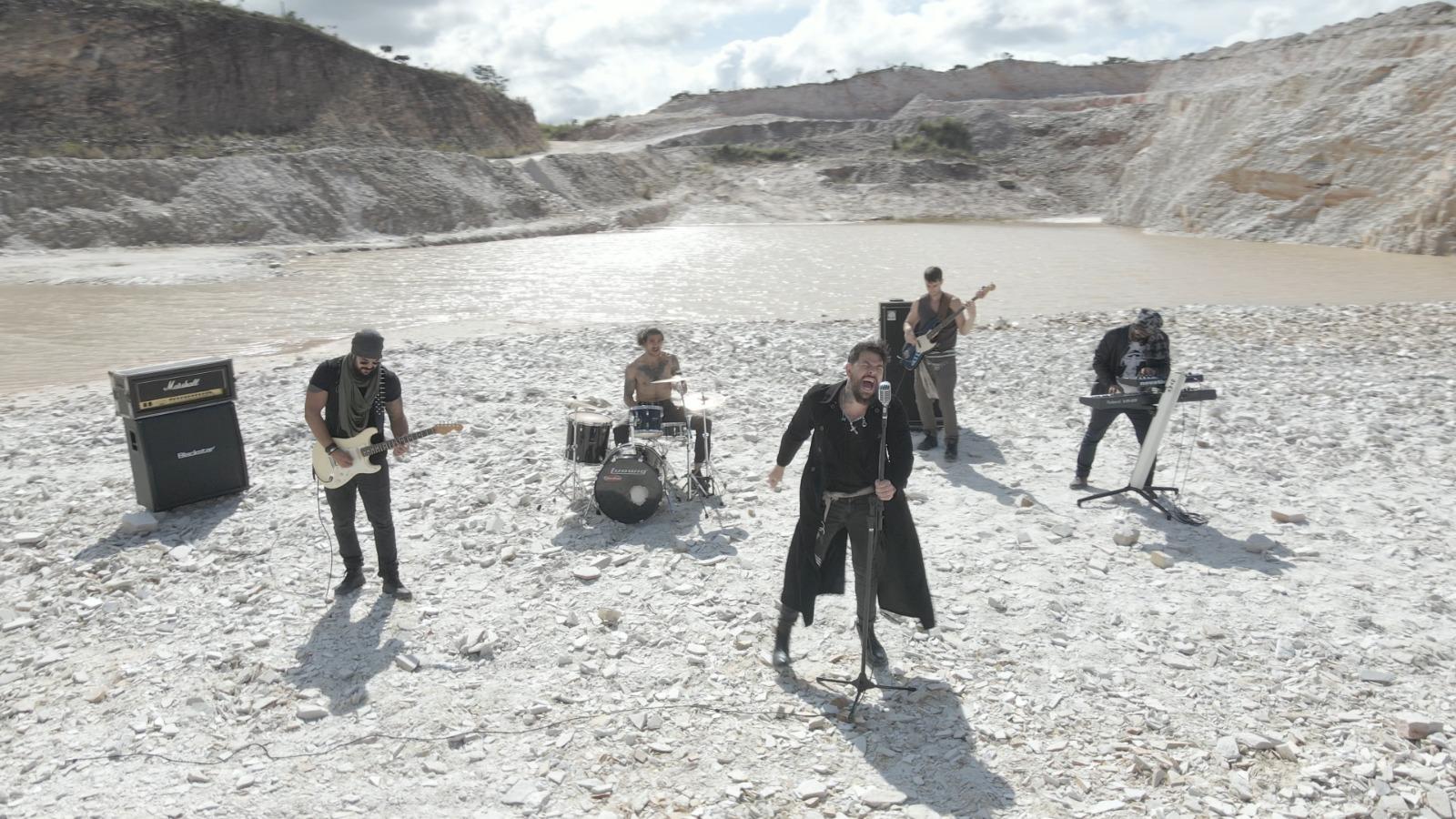 Jambalaia navega entre o bem e o mal em “Fissura”