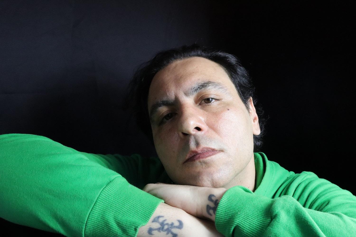 Perí: Artista que Transcende Barreiras na Música, Teatro e Literatura