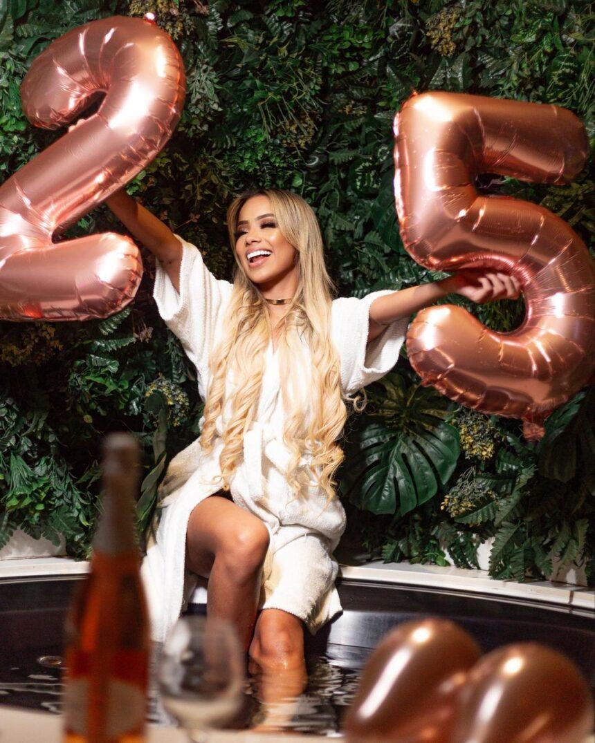 Arisha Lunna celebra 25 anos de vida e sucesso na indústria musical e da moda