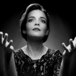 Piaf por Anne Carrere, “Non, je ne regrette rien”  em agosto no Brasil 