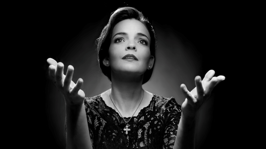 Piaf por Anne Carrere, “Non, je ne regrette rien”  em agosto no Brasil 