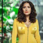 Salma Hayek promove ‘Black Mirror’ com novo site bacana