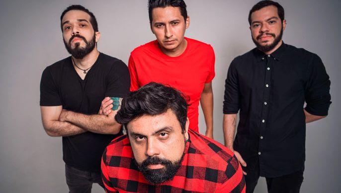 Backdrop Falls lança “Junkyard Sessions”, projeto audiovisual apresenta 4 faixas em um cenário fora da caixa