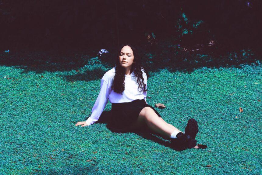 Fernanda Hofmann encanta o público com novo single “Douro”