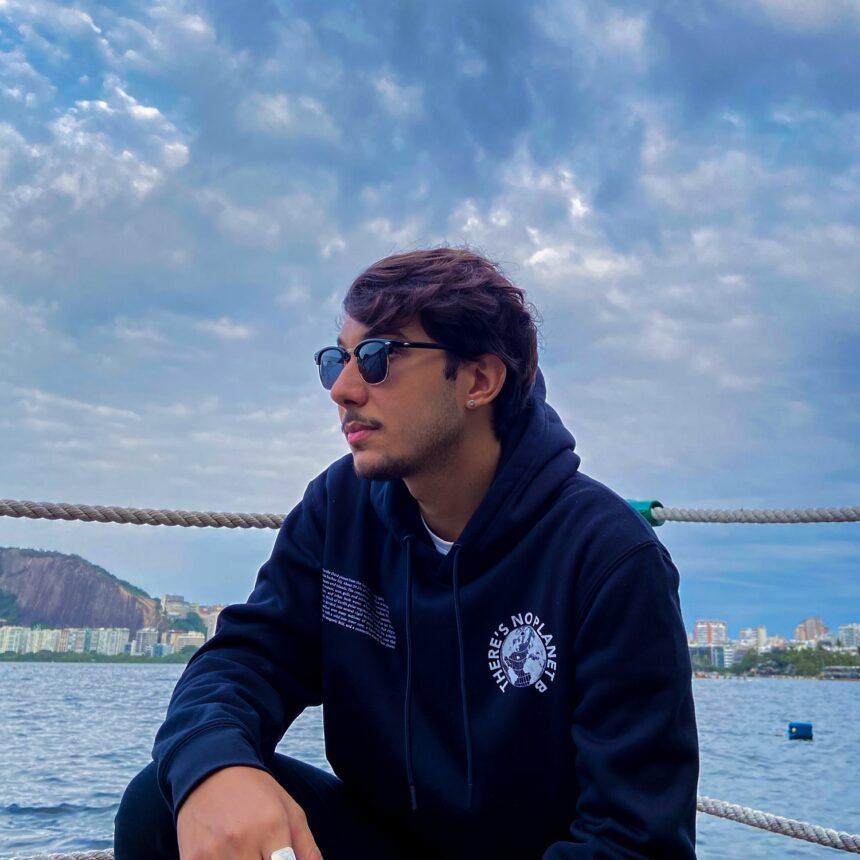 Relvas lança clipe “Sem Tempo” e mescla pop, R&B e MPB