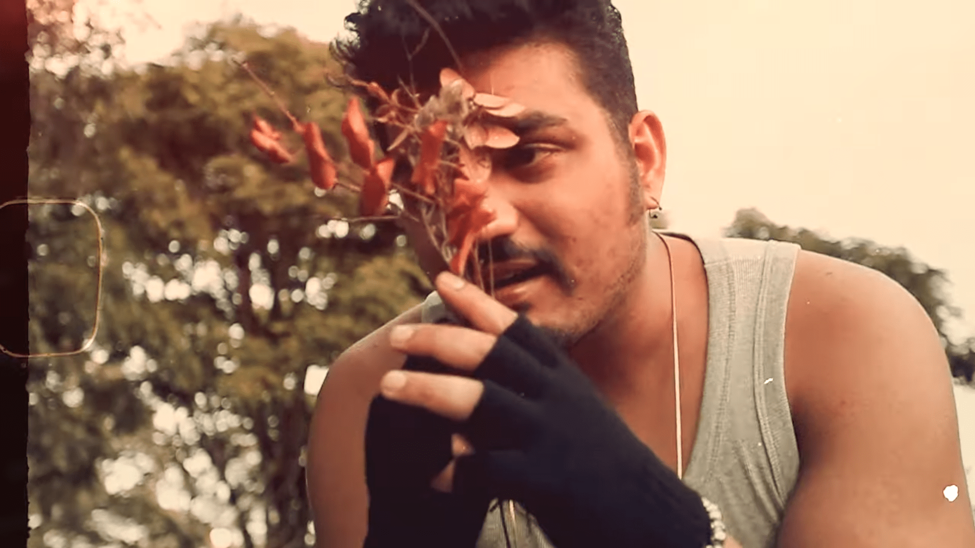 Cantor mineiro Saulo Mendes lança clipe “Tão Longe”