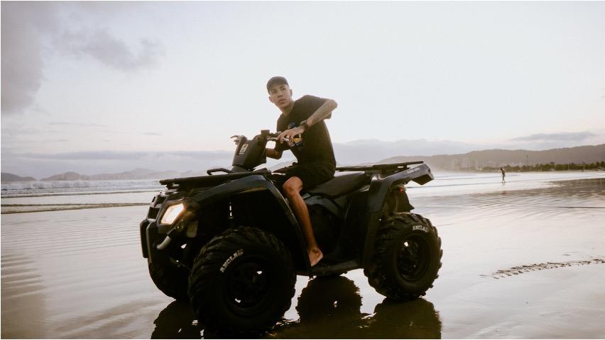 Mc Don Juan apresenta “A Semana Inteira” 