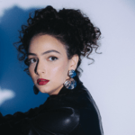 Mais um capítulo que compõe a nova odisseia romântica: Chella anuncia seu segundo single, “Palavras Cruzadas”