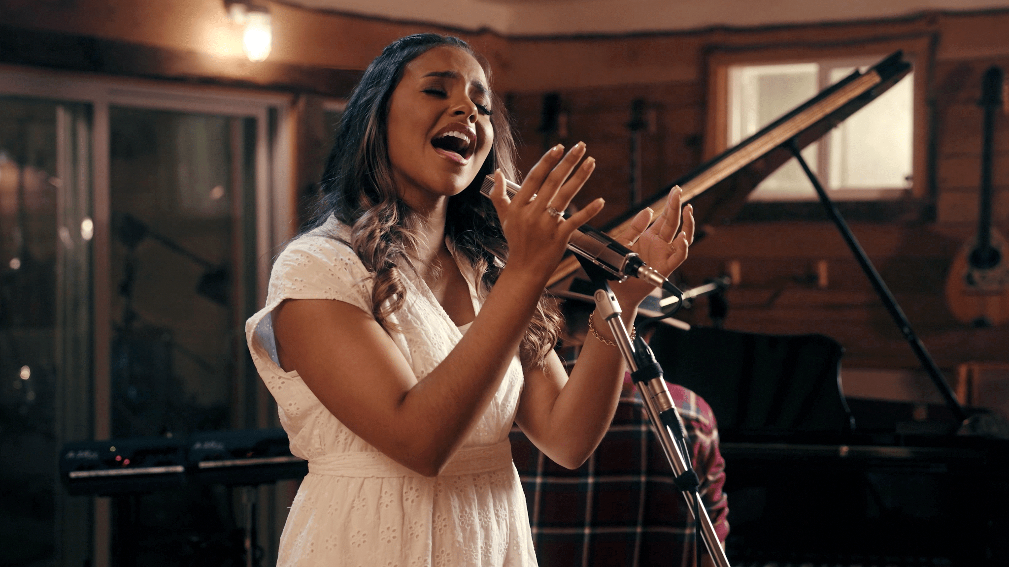 Com mais de meio bilhão de views, Julia Vitória lança “Pai de amor”