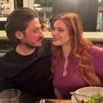 Bella Thorne e seu noivo, Mark Emms, comemoram primeiro aniversário