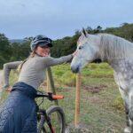 Gisele Bündchen esbanja energia em viagem ao Brasil