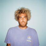 Lê Almeida anuncia residência artística nos EUA e novo álbum