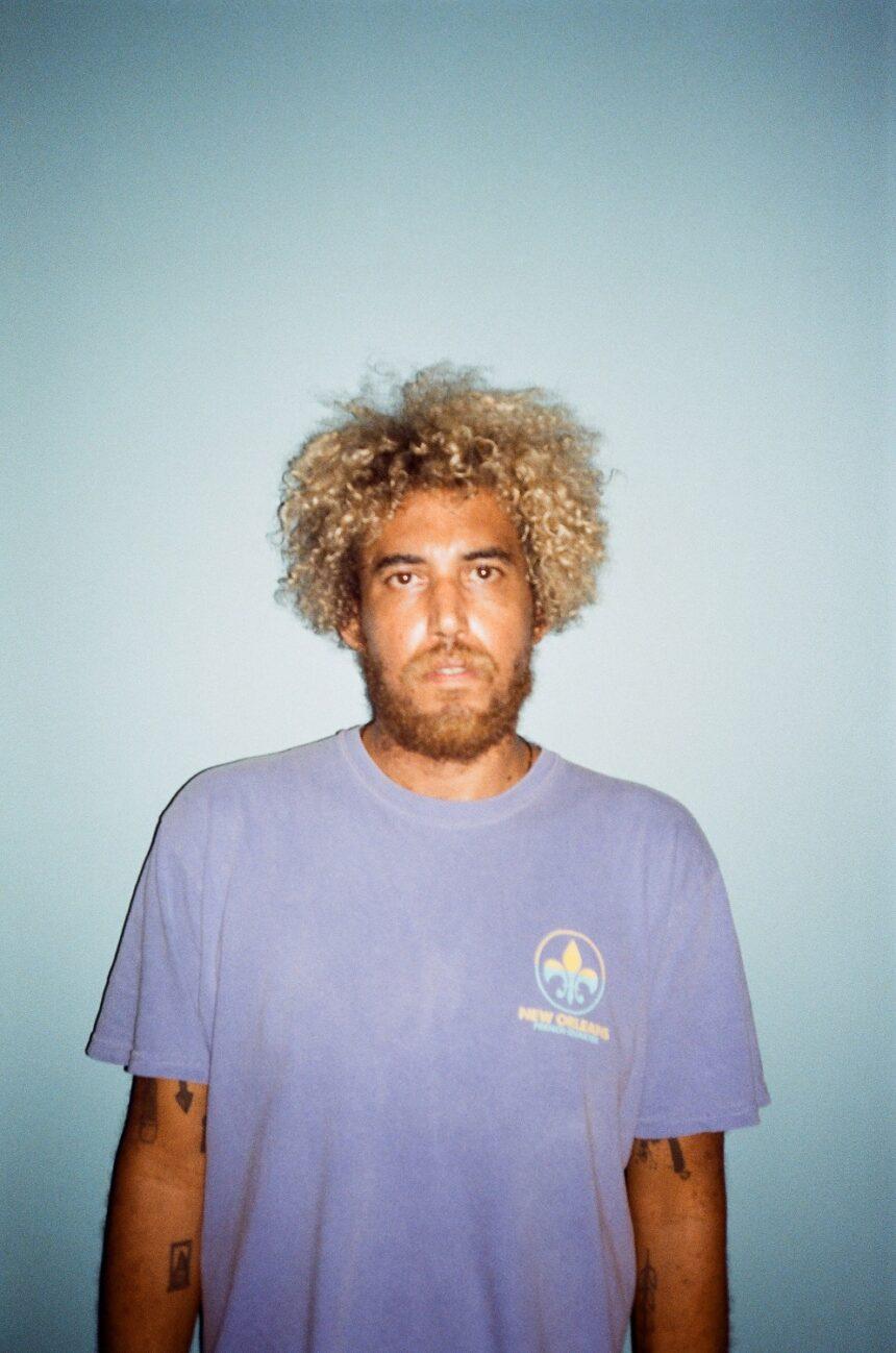 Lê Almeida anuncia residência artística nos EUA e novo álbum