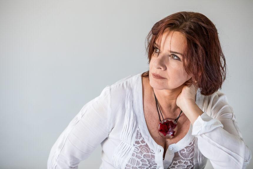 Maria Rita Stumpf retorna aos palcos cariocas após 30 anos com show inédito