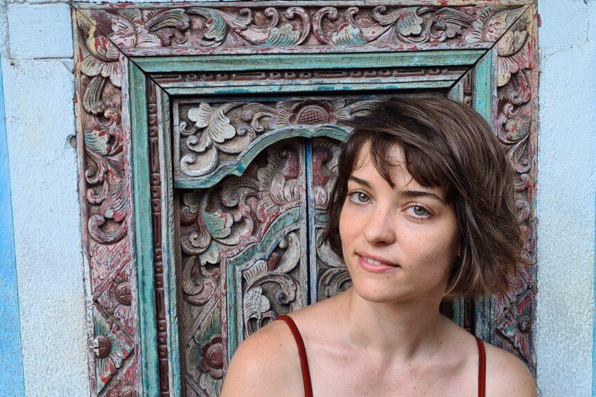 Nanná Millano dá vida à incerteza amorosa na canção “Oráculo”