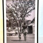 Andréa Brêtas abre a exposição “África no Feminino”, trazendo fotos P & B de mulheres africanas