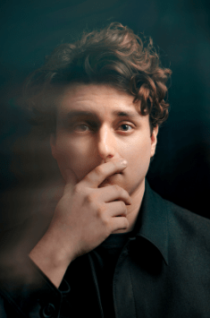 O cantor, compositor e produtor baseado em Nova York, Elliot Moss, lança o single “How I Fell”, pelo selo Nettwerk