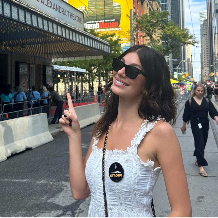 Camila Morrone fala sobre trabalhar com os mestres do ofício Willem Dafoe e Patricia Arquette