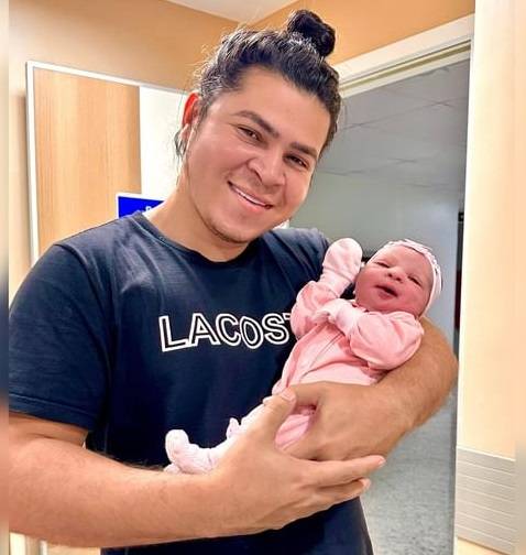 Bemvinda Aurora: Talokudo e Lideyrla Costa celebram a chegada da primeira filha