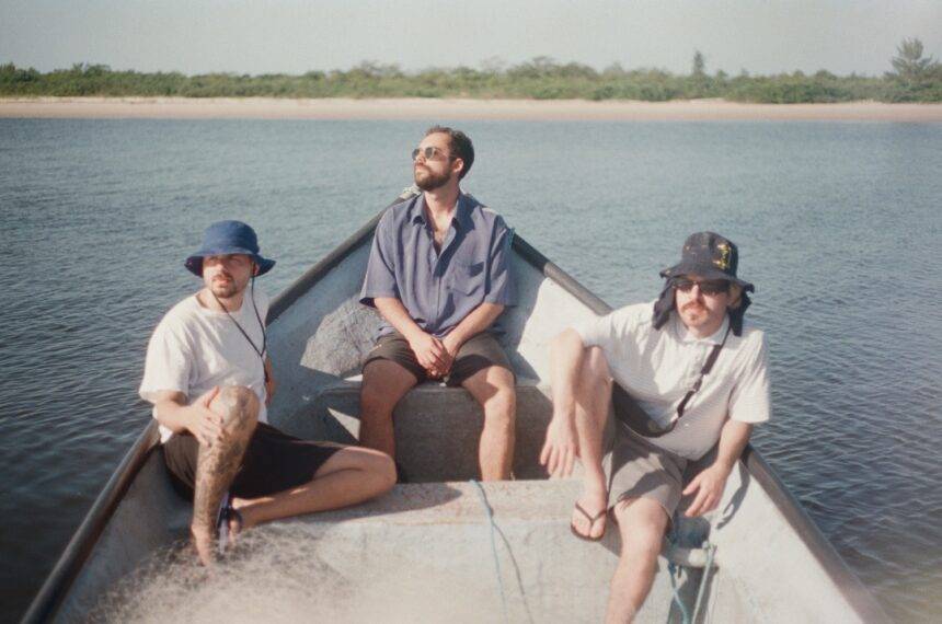 Capim-Limão Brilha com Lançamento de Álbum de Estreia, “Todo Azul”