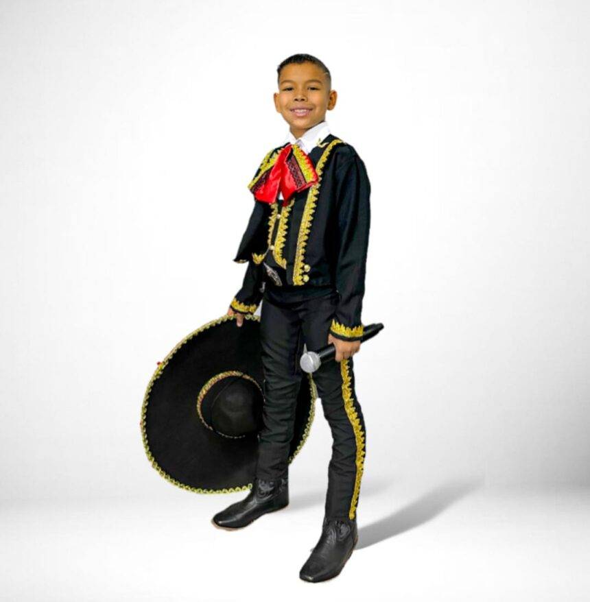 Niño venezolano Yeison Ibarra le rinde tributo a su ídolo Pedro Fernández 