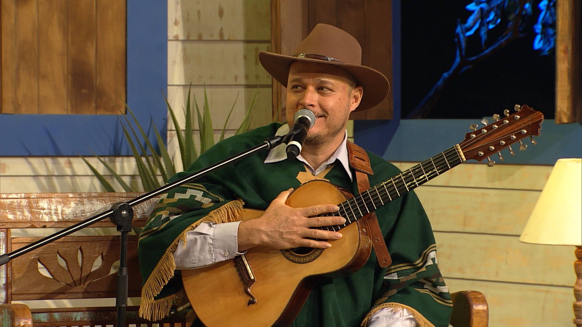 Cantor e violeiro Daniel Franciscão se apresenta no “Luar do Sertão”