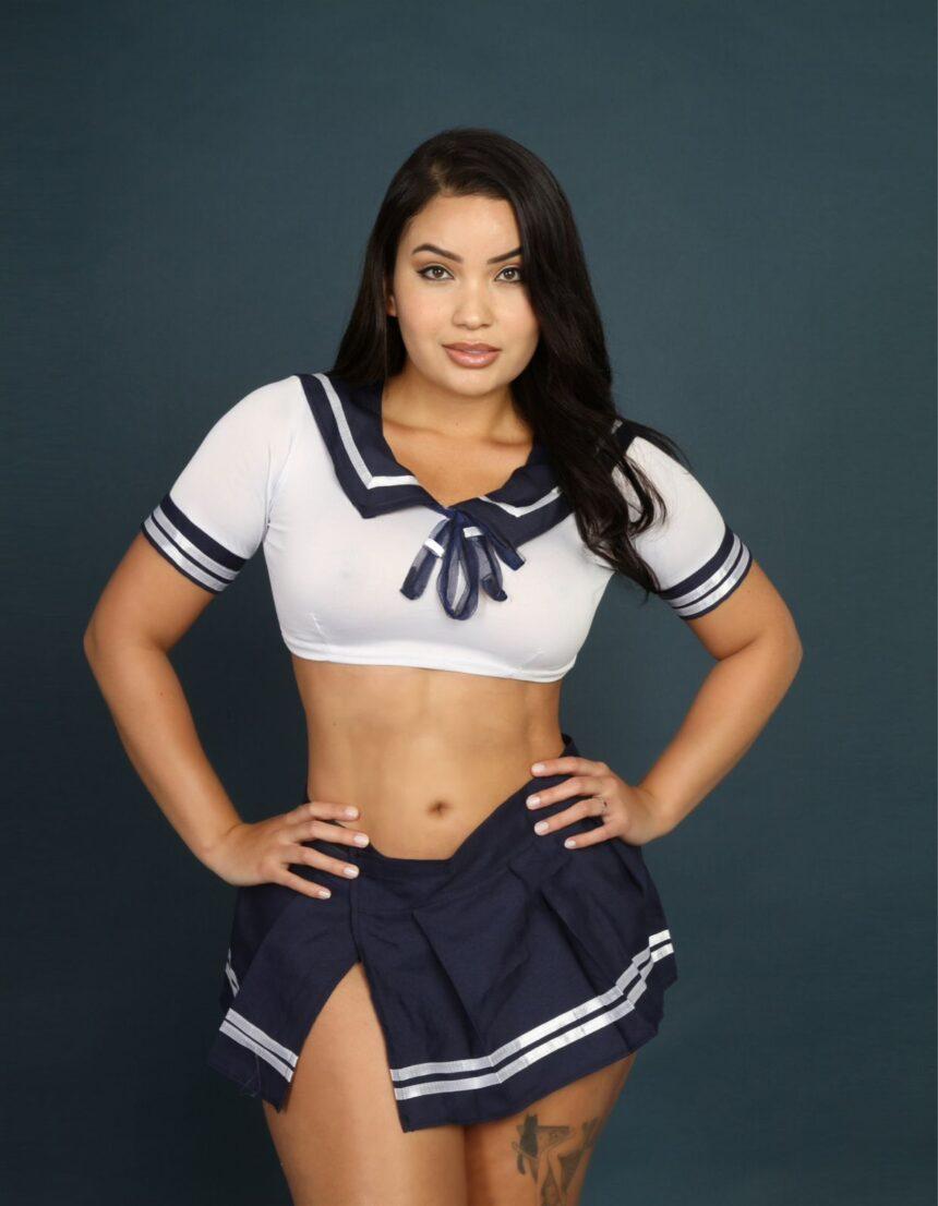 Influencer Lina Nakamura diz que fatura mais no OnlyFans por ser japonesa: “ingênua e submissa”