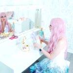 Playtoy: Barbie, Empoderamento Feminino e Eurodance inspiram novo videoclipe de Bialcure 