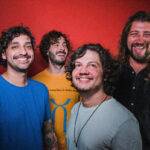 Selvagens à Procura de Lei Celebra as Conexões no Single “Por Todo o Universo”