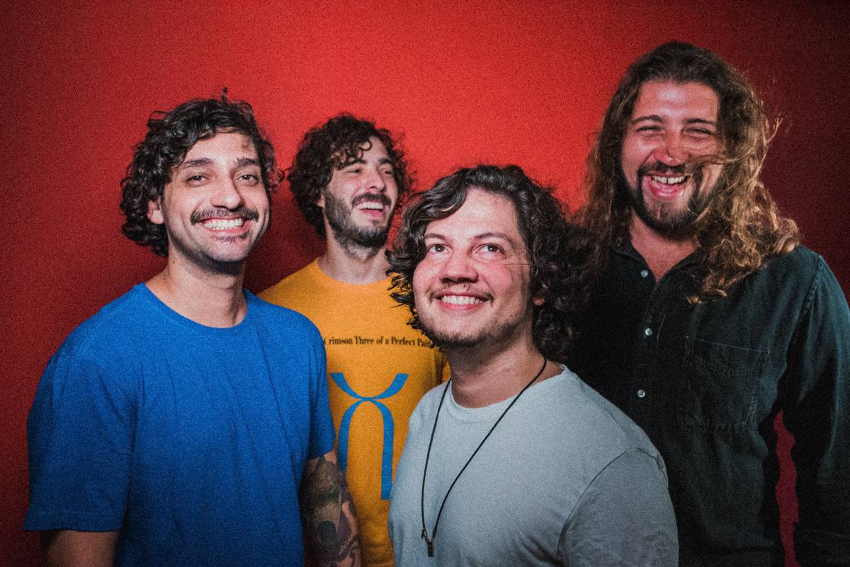 Selvagens à Procura de Lei Celebra as Conexões no Single “Por Todo o Universo”