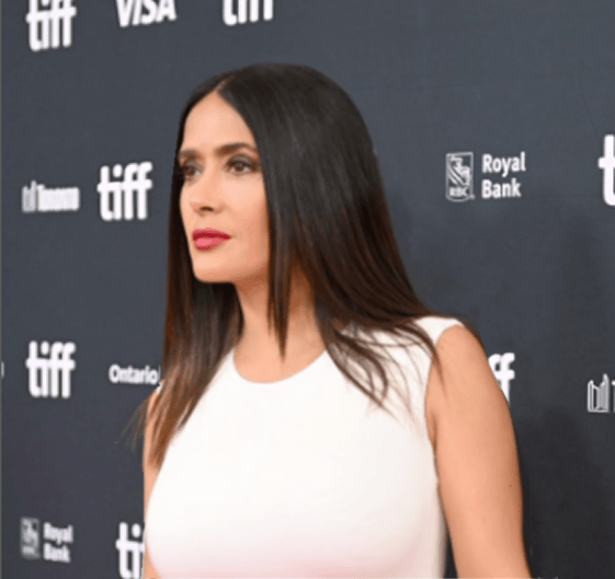 Salma Hayek brilha em vestido de noiva no Festival de Cinema de Toronto